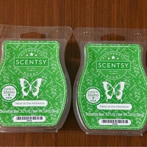 2 Scentsy Bars Meet at the Mistletoe